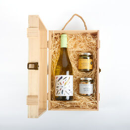 Aroha Bay New Zealand Sauvignon Blanc White Wine & Nibbles Wooden Gift Box