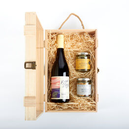 Kraal Bay South African Shiraz Red Wine & Nibbles Wooden Gift Box