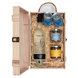 Aval Dor Vodka & Luxury Nibbles Wooden Gift Box Set
