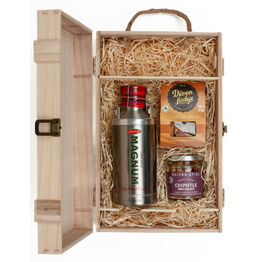 Magnum Whisky Cream Liqueur & Luxury Nibbles Wooden Gift Box Set