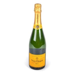 Veuve Clicquot Yellow Label Champagne 12% ABV (75cl)
