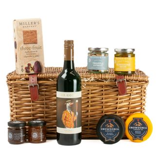 Mr Goose Shiraz Wine, Cheese &amp; Nibbles Hamper