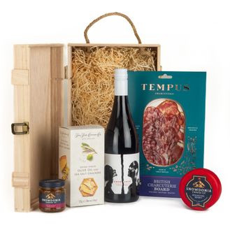 The Amoranza Tempranillo Red Wine &amp; Cheese Gift Box