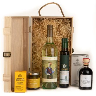Pinot Grigio White Wine, Olive Oil, Cheese &amp; Nibbles Hamper