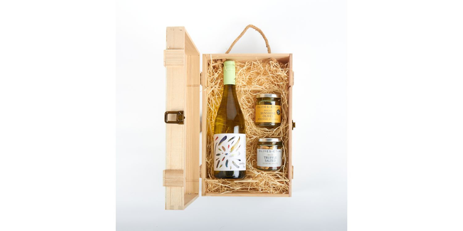 Aroha Bay New Zealand Sauvignon Blanc White Wine & Nibbles Wooden Gift