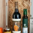 Australian Shiraz Red Wine, Olive Oil, Cheese &amp; Nibbles Hamper additional 2