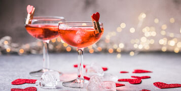 Festive,Pink,Cocktail,With,Champagne,Or,Prosecco,For,St.,Valentine's