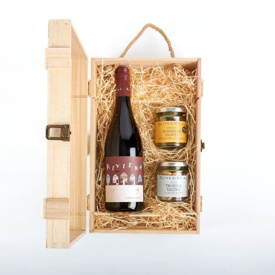 Riviera Pinot Noir Red Wine &amp; Nibbles Wooden Gift Set