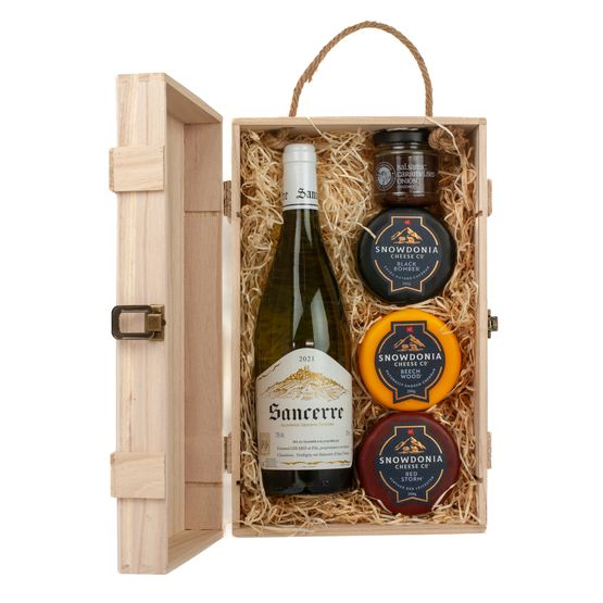 Sancerre Sauvignon Blanc, Snowdonia Cheese &amp; Chutney Gift Box