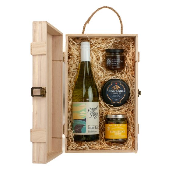 Kraal Bay Chenin Blanc White Wine, Olives, Cheese &amp; Chutney Gift Box