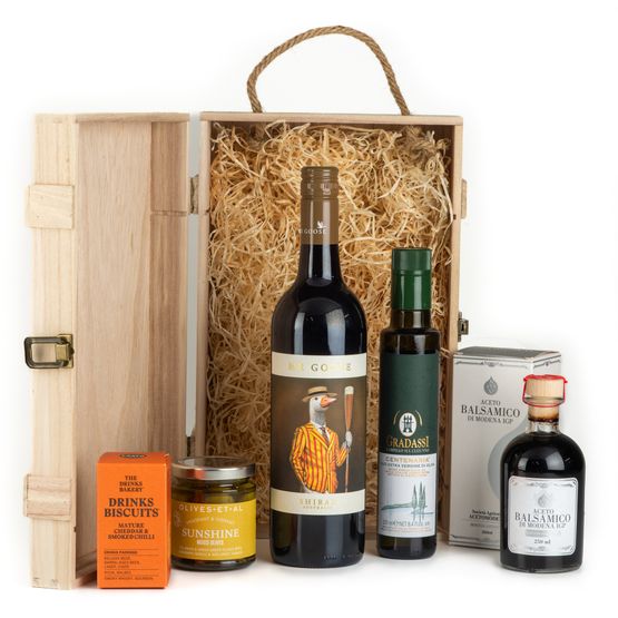 Australian Shiraz Red Wine, Olive Oil, Cheese &amp; Nibbles Hamper