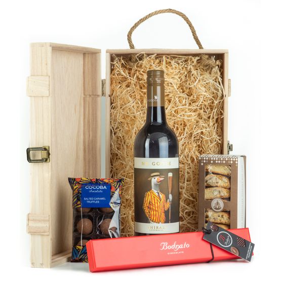 Red Wine &amp; Premium Treats Gift Box